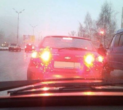 Аваарын гэрэл асаасан л бол хаана ч хамаагүй зогсож болно гэсэн дүрэм байхгүй