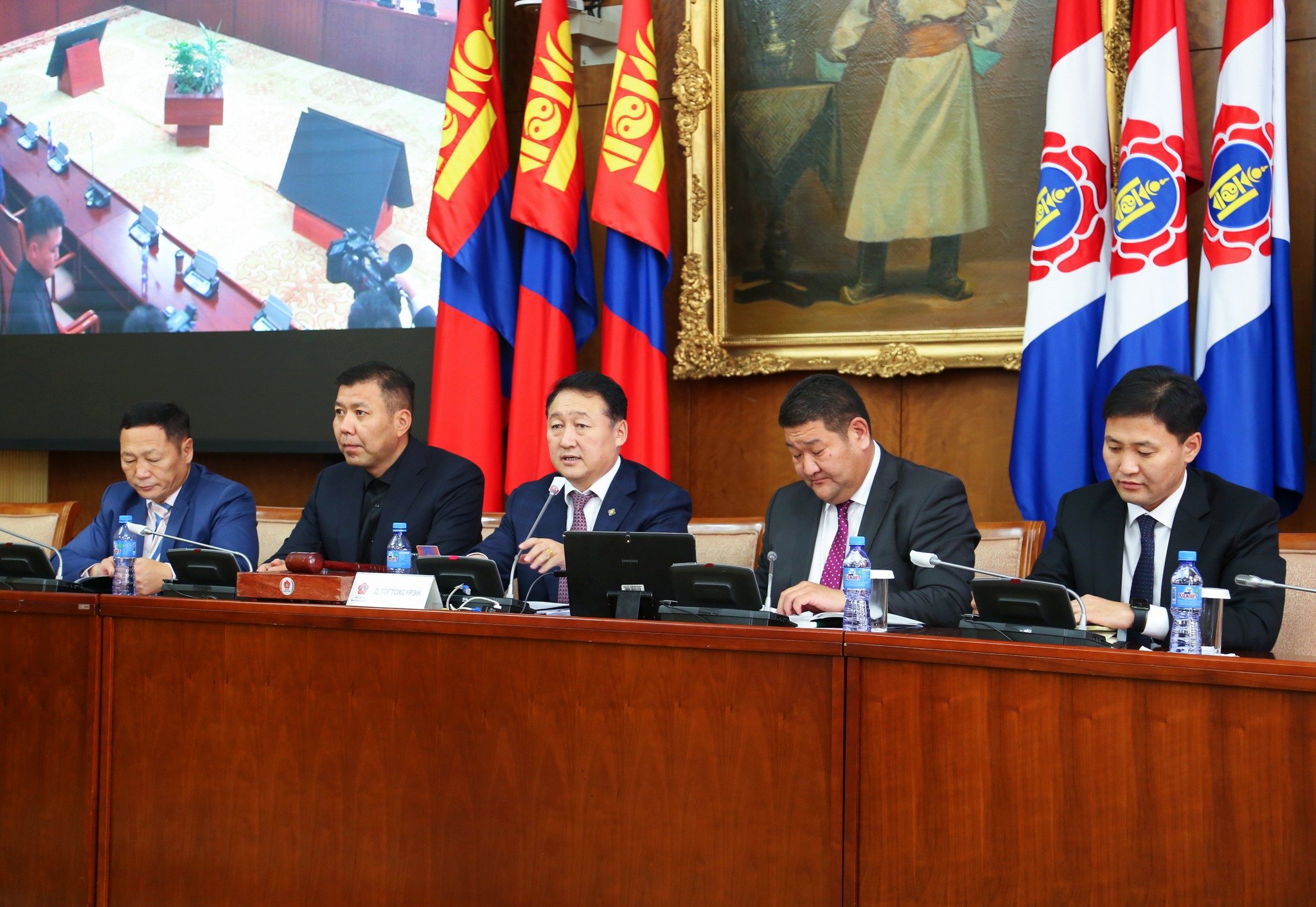 МАН-ын бүлэг газрын тухай багц хуулийн төслийг хэлэлцэхийг дэмжлээ