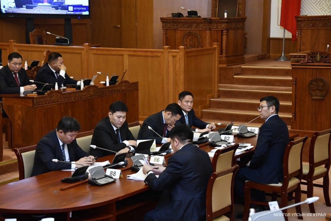 Газрын багц хуулийн шинэчилсэн найруулгын төслийг хэлэлцэх эсэхийг хэлэлцлээ
