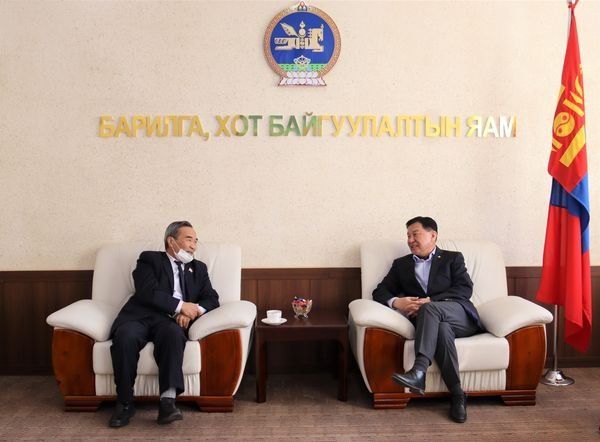 Ардын их хурлын депутат Б.Лханаасүрэнд хүндэтгэл үзүүллээ