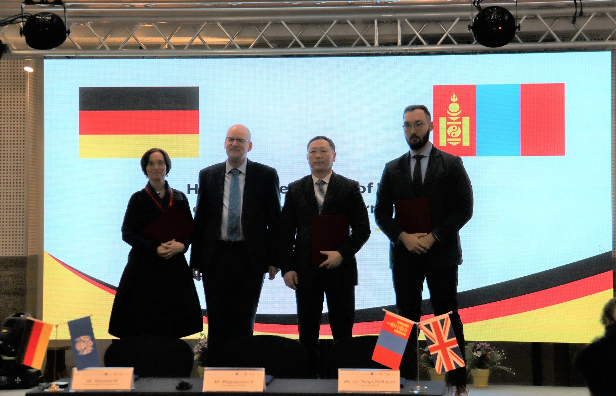 “Улаанбаатар хот дахь орон сууцны эрчим хүчний үр ашгийг дээшлүүлэх нь" төслийг хэрэгжүүлэх гэрээг үзэглэв