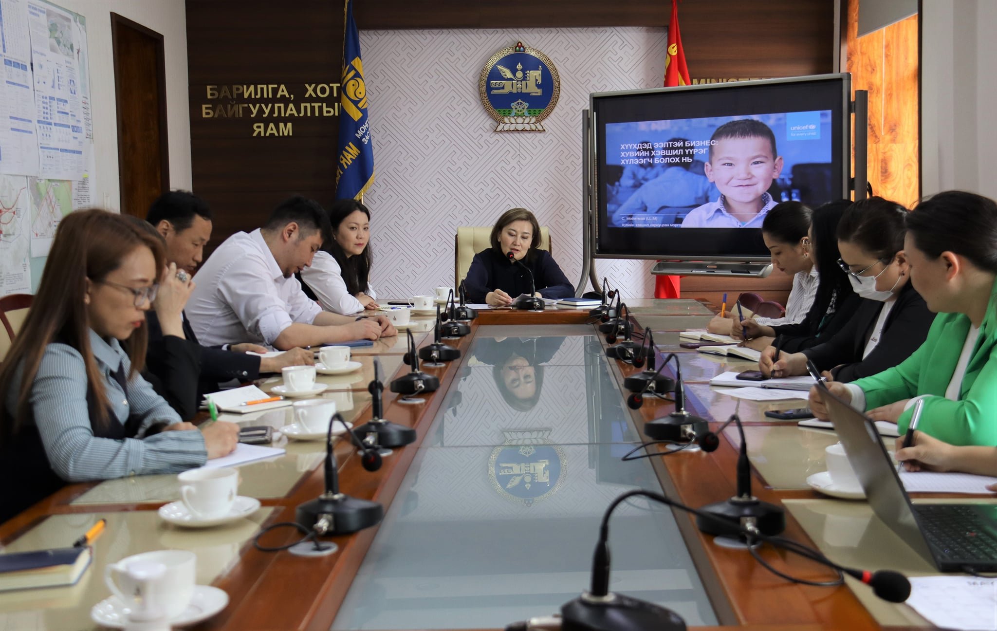 “Барилгын салбарын хүүхэд хамгааллын бодлого”-ын асуудлаар сургалт зохион байгууллаа