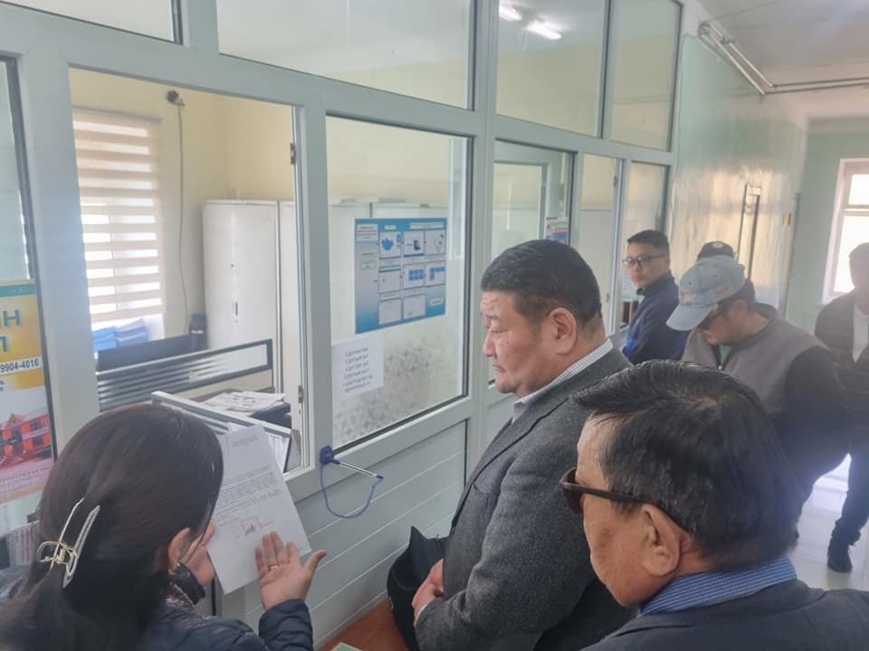 Сайд Б.Мөнхбаатар салбарын харьяа байгууллагуудын үйл ажиллагаатай танилцаж байна