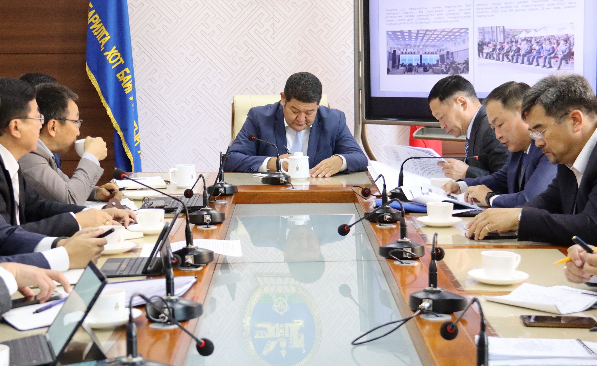 Барилга, хот байгуулалтын сайдын  ээлжит шуурхай хурал боллоо