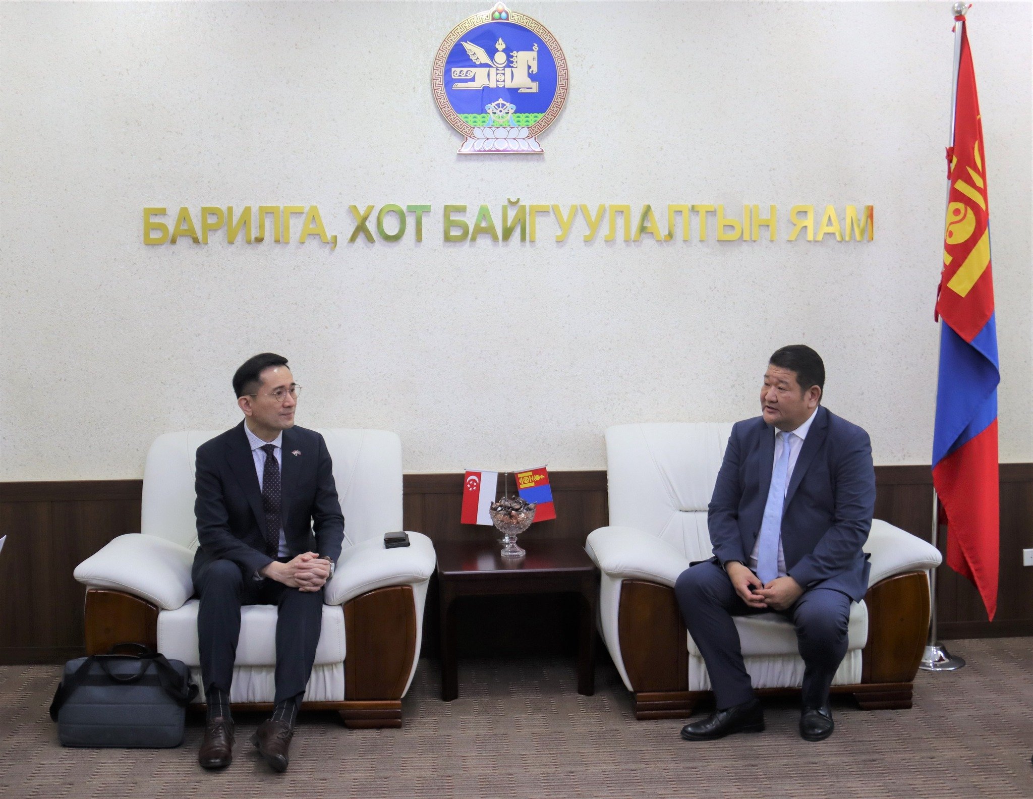 Сайд Б.Мөнхбаатар Элчин сайд Эрик Тиотай уулзлаа