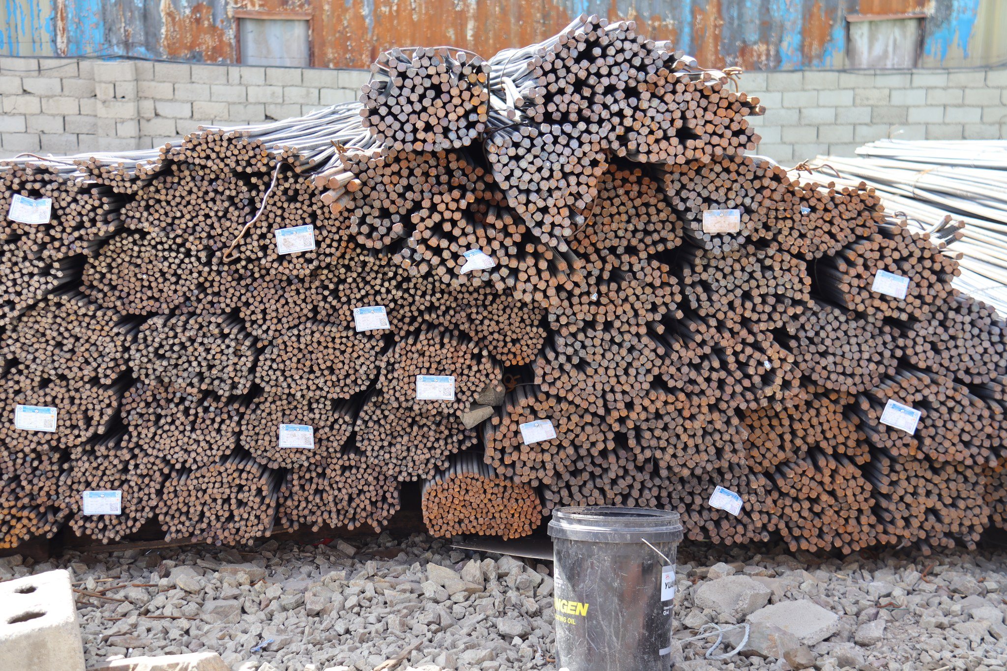 Арматурын шалгалтаар багцдаа 1 тн тутамдаа 78.5 кг хүртэл дутуу байгааг тогтоож, холбогдох арга хэмжээг авч байна