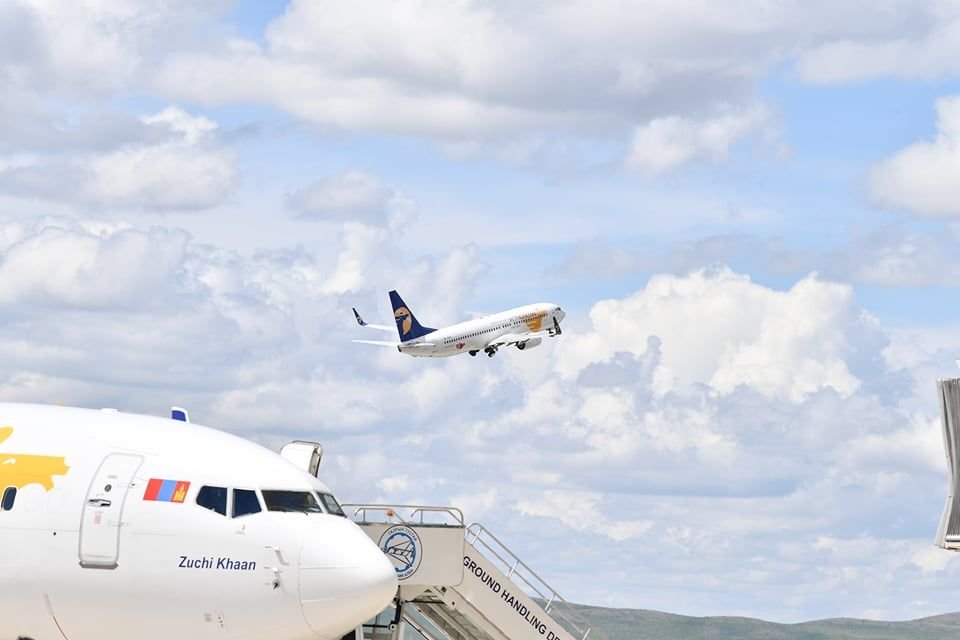 Тэд Монголдоо сайн сайхан бүхнийг “үүрч” ирнэ...